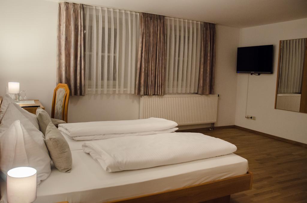 Hotel Blaue Traube Шонгау Экстерьер фото