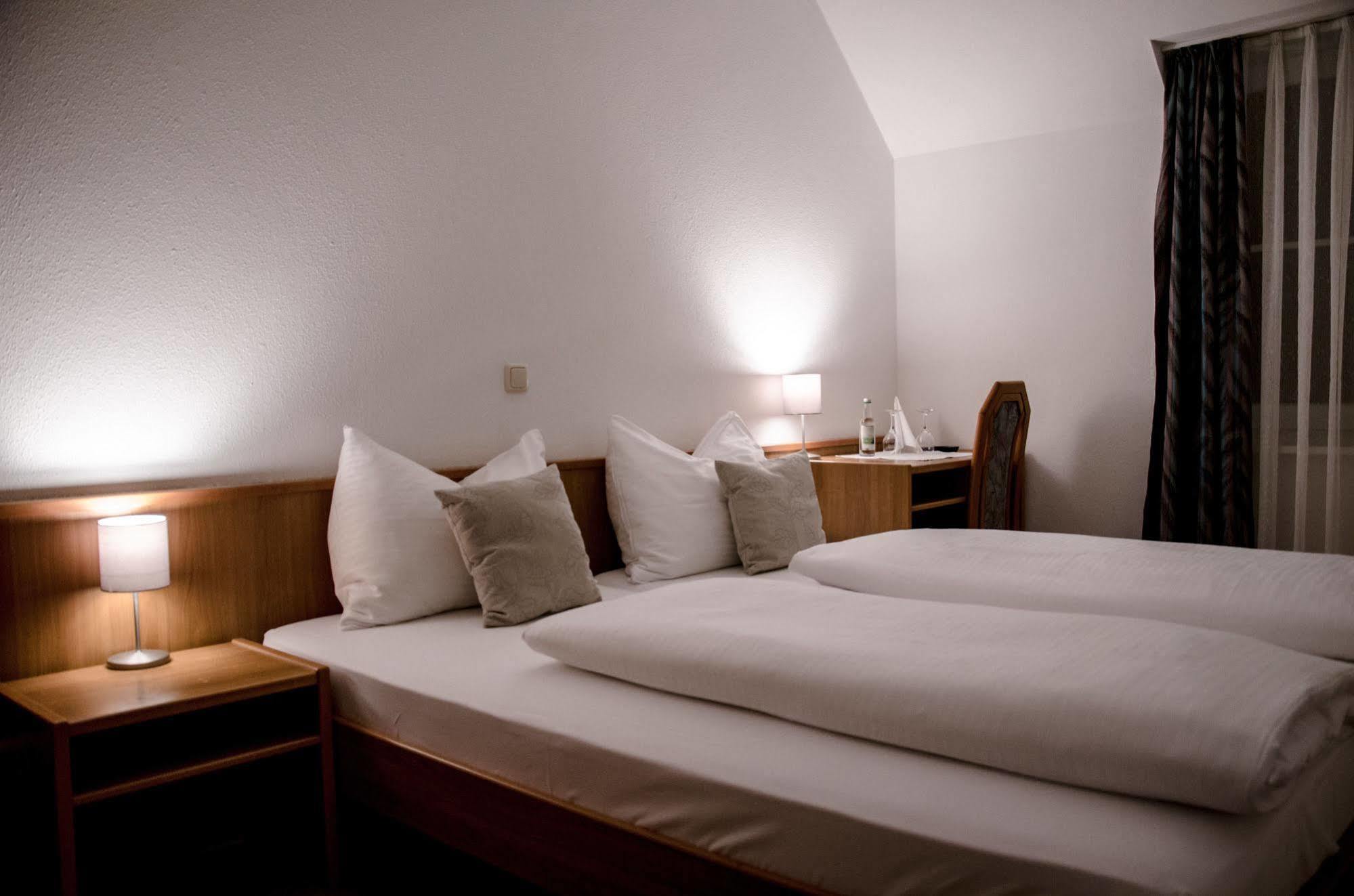 Hotel Blaue Traube Шонгау Экстерьер фото