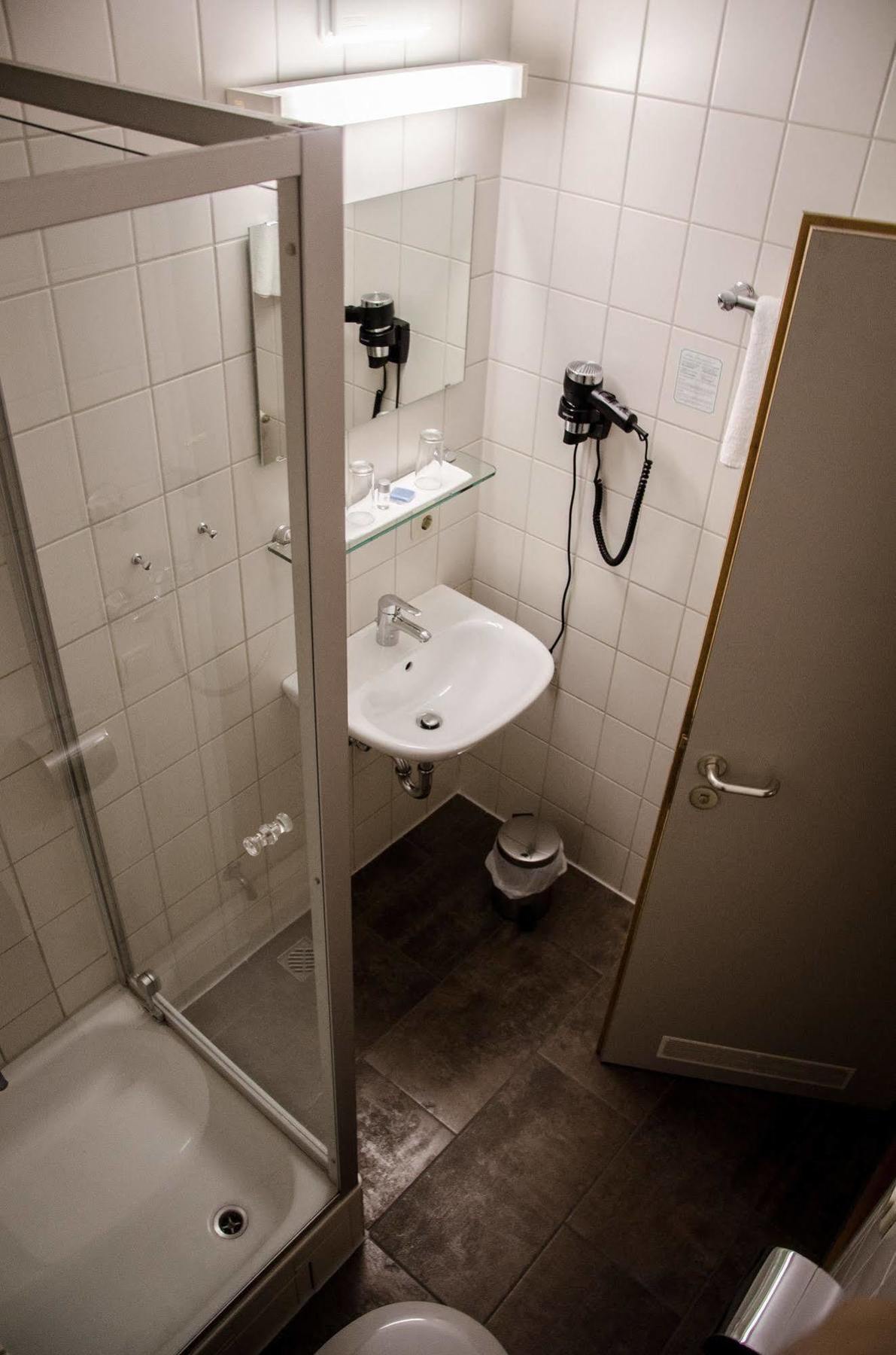 Hotel Blaue Traube Шонгау Экстерьер фото